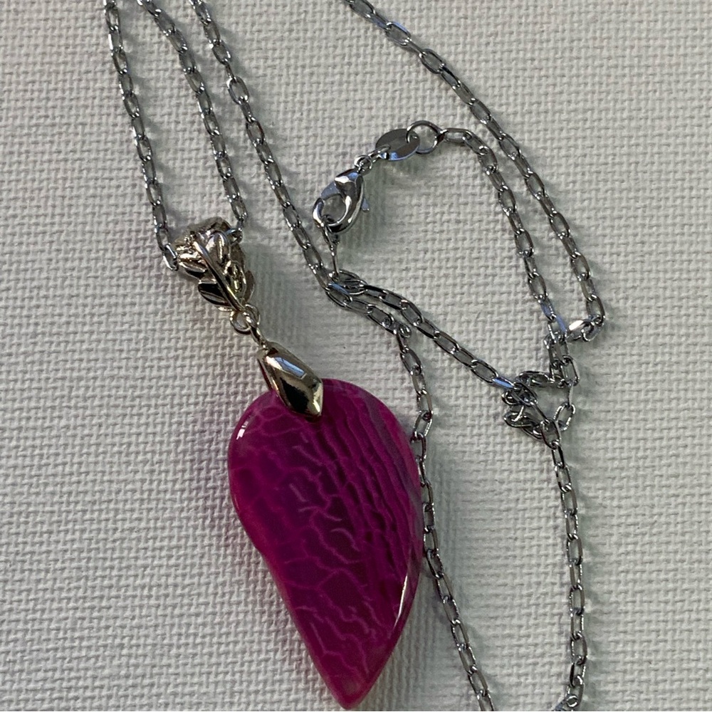 NOT FOR SALE 🎁 Gifted🎁 Dainty Fuchsia Dragon Veins Agate Necklace - Picture 2 of 12